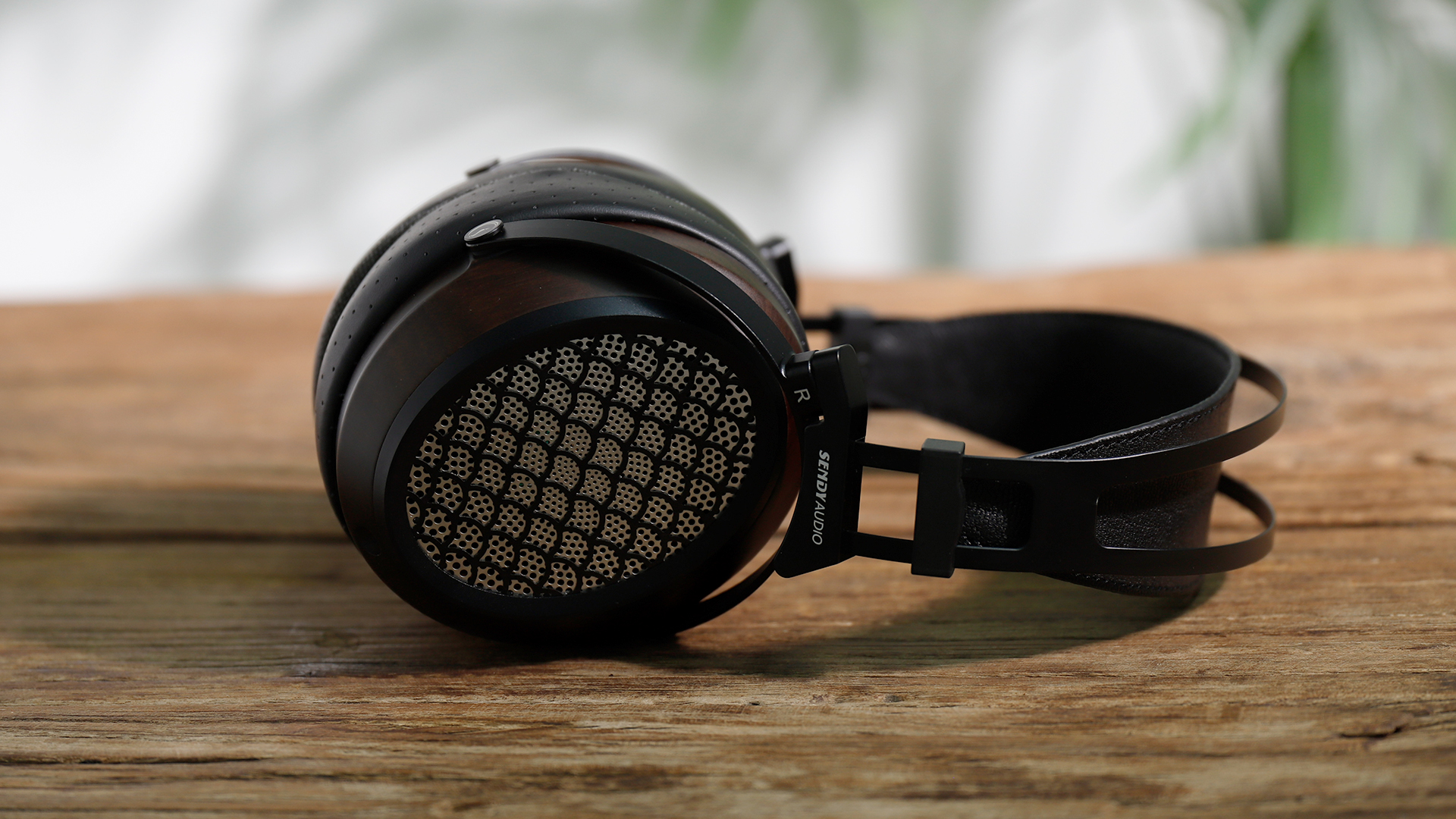 美品 SENDY AUDIO Aiva 2 ヘッドホン Aiva 2｜SENDY AUDIO｜株式会社アユート PCパーツ・VR